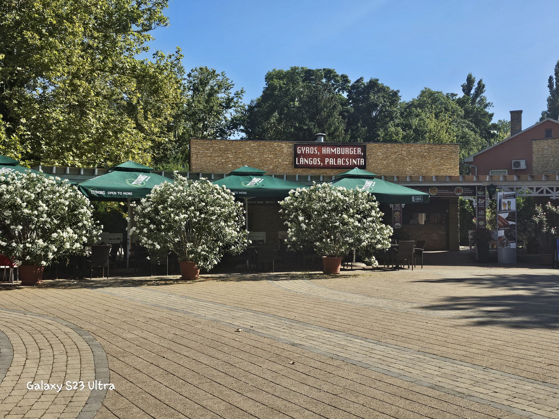 Local food court near Mökki