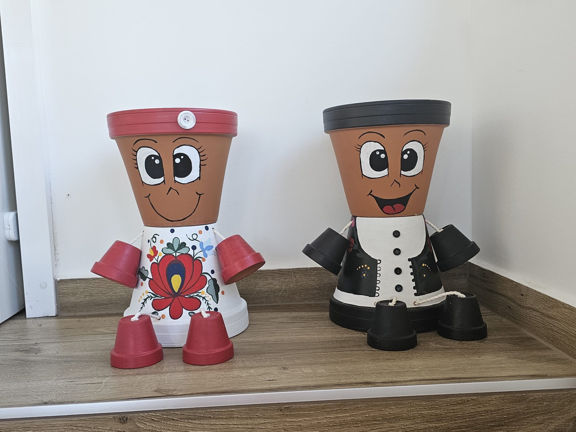 Mökki welcome characters
